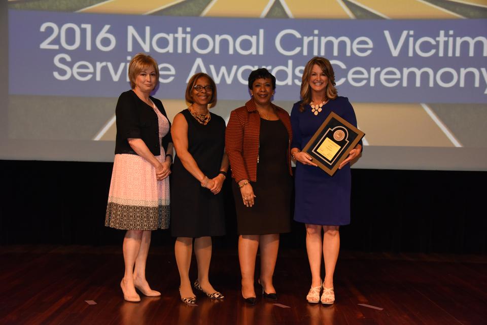 2016 Special Courage Award recipient Kim Case with (from left) Joye E. Frost, Director, Office for Victims of Crime; Karol V. Mason, Assistant Attorney General; and Attorney General Loretta E. Lynch.