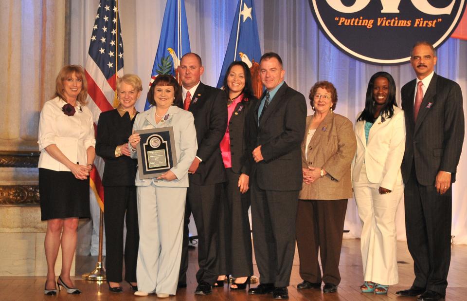 The Police Social Services unit of the LaFourche Parish Sheriff’s Office accepts an award from (left) Joye E. Frost, Acting Director, Office for Victims of Crime; Laurie O. Robinson, Acting Assistant Attorney General, Office of Justice Programs; and U.S. Attorney General Eric H. Holder, Jr.
